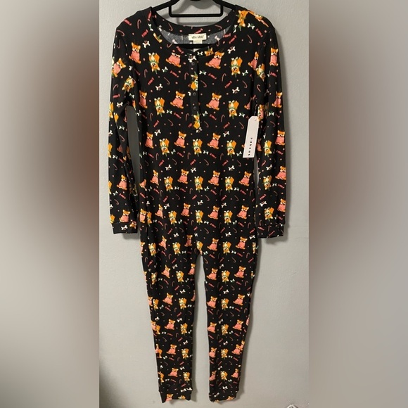 shosho Other - NWT Shosho waffle knit novelty Christmas dog print onesie. Size Large